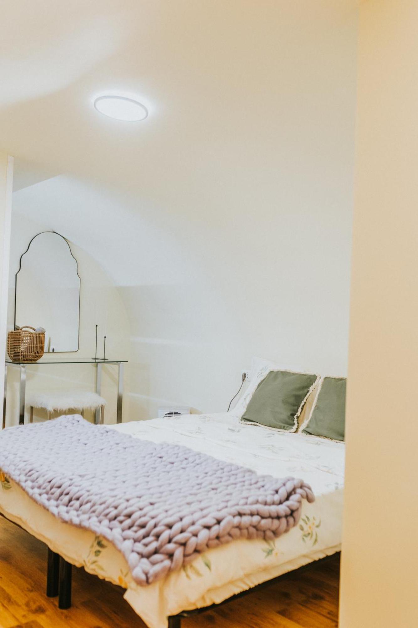 Locart -Cozy Downtown Apartment, Near Black Church With Free Wi-Fi Braşov Exteriör bild