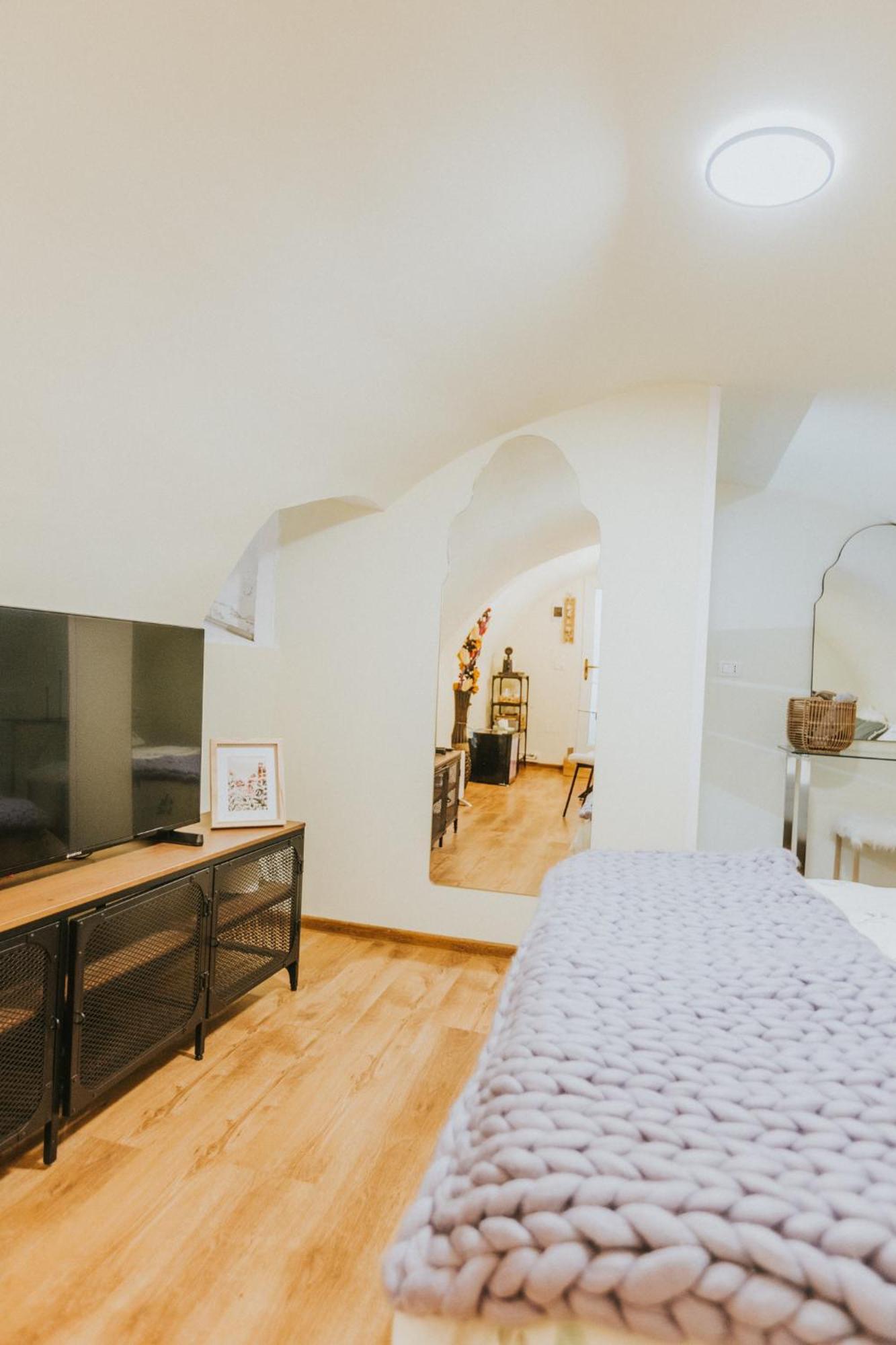 Locart -Cozy Downtown Apartment, Near Black Church With Free Wi-Fi Braşov Exteriör bild