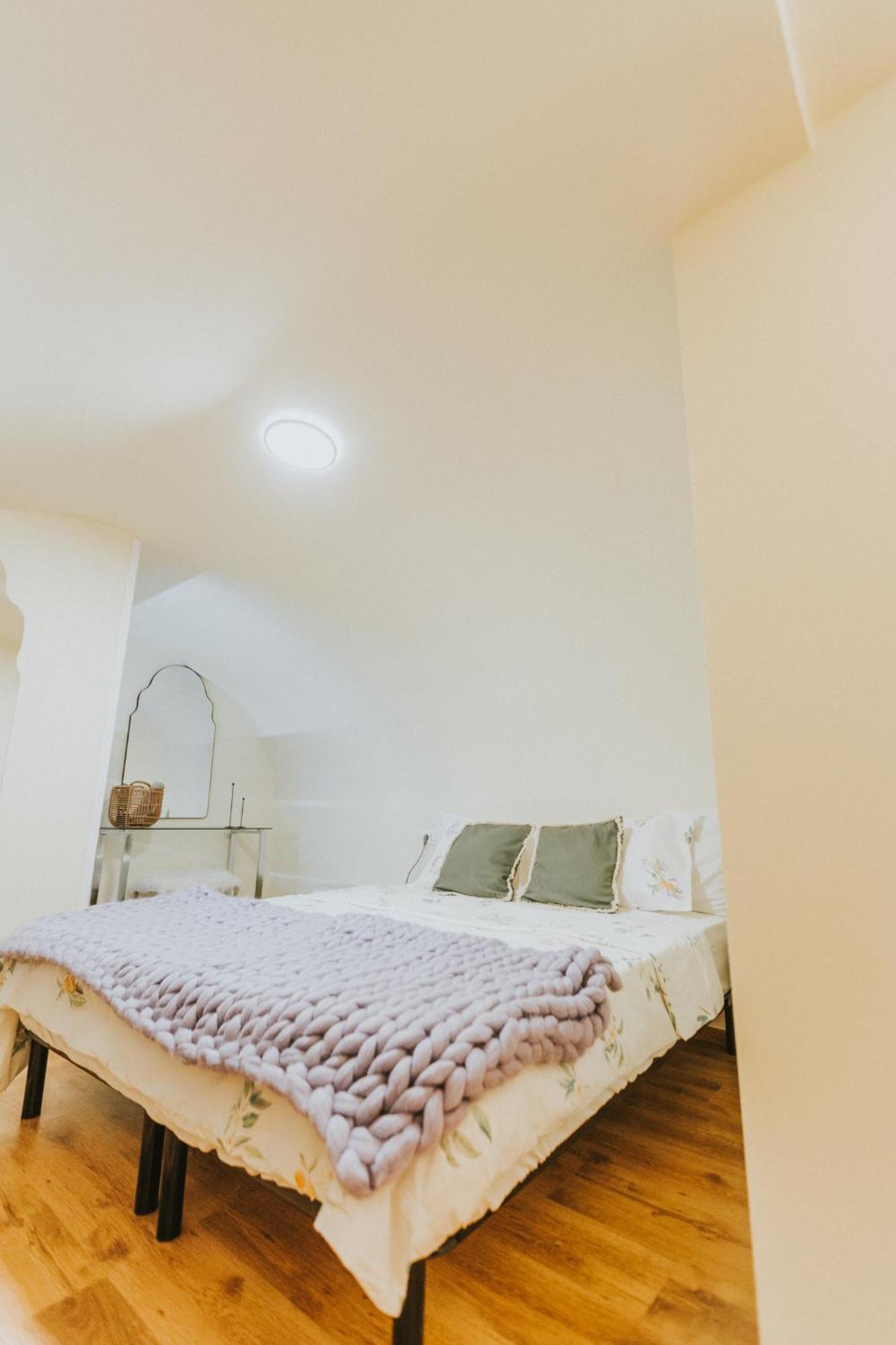 Locart -Cozy Downtown Apartment, Near Black Church With Free Wi-Fi Braşov Exteriör bild